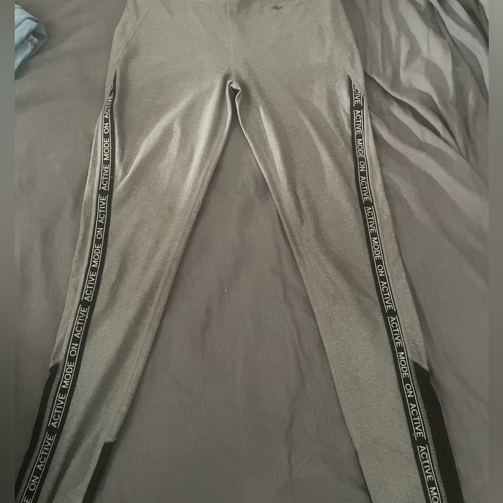 Grey leggings for kids. Great for sports and PE or even for just taking a walk.